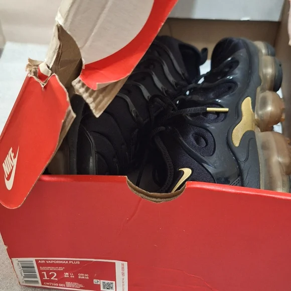 Nike Black and Gold VaporMax Plus - Picture 6 of 7